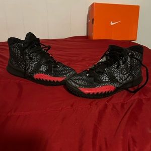 Size 7 Kyrie 7